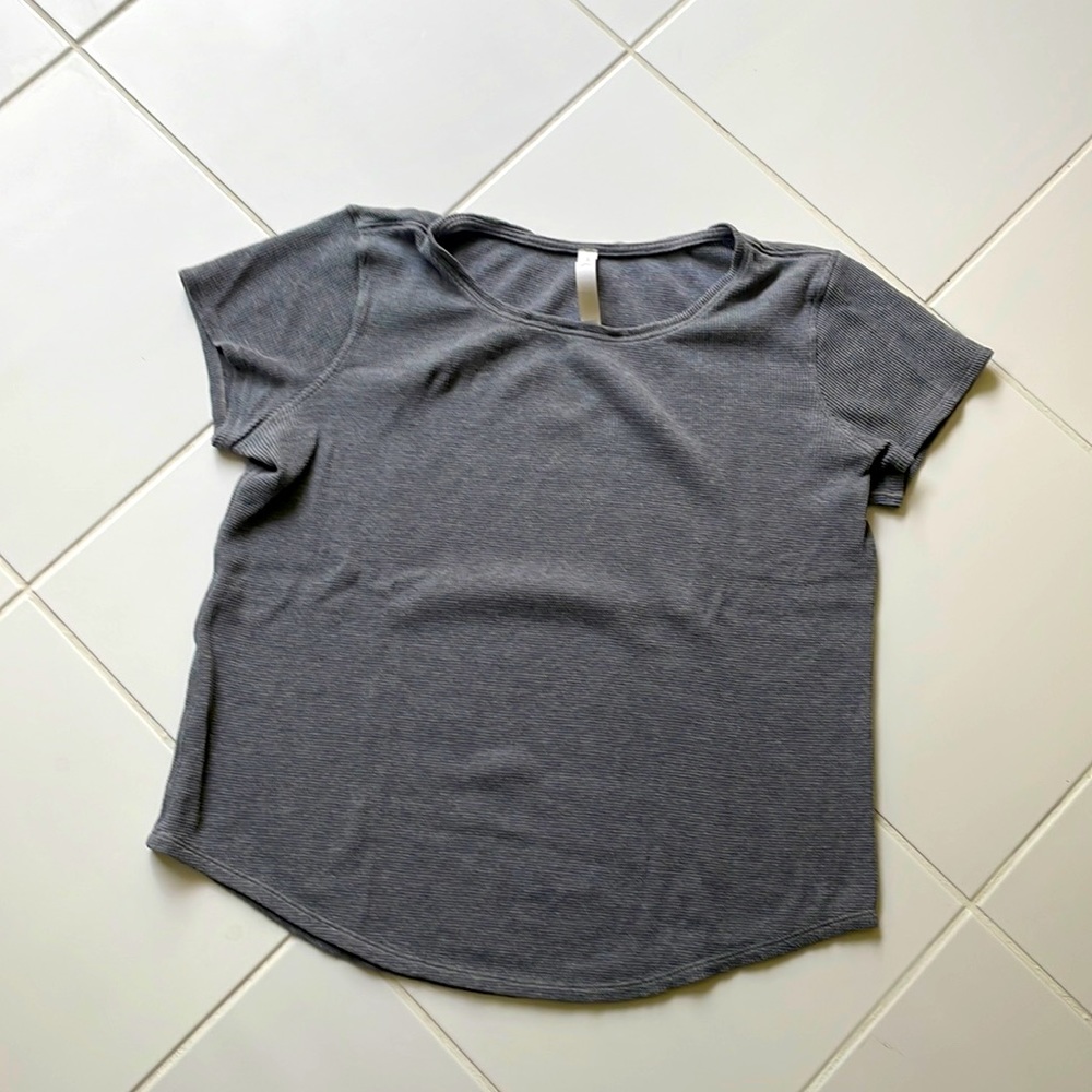 Lululemon shortsleeved gray top